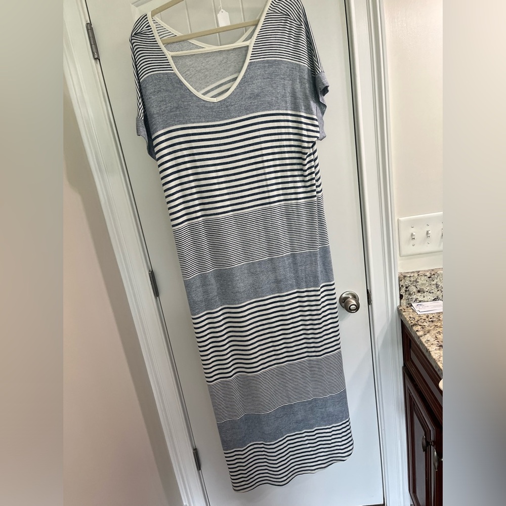 Lula Roe NWOT long tee shirt dress.  Navy and white stripes.  Slits at hem.  2xL